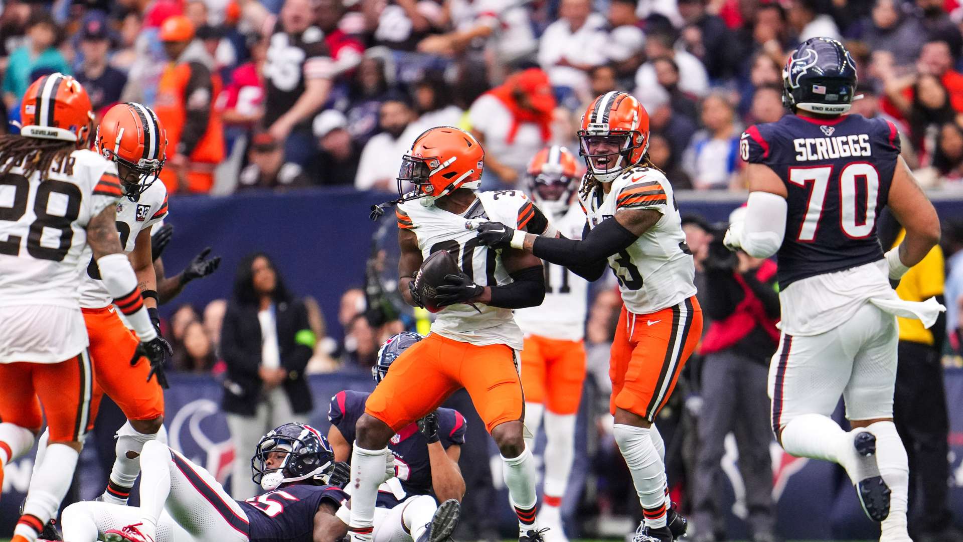 王楚钦3比0战胜高承睿 晋级亚洲杯八强.